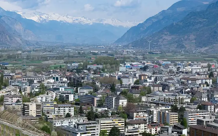 Escalier sur mesure à Martigny — escalier contemporain pour duplex
